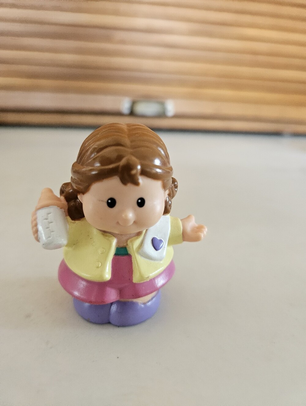 🧡3/$15 2001 Fisher-Price Little People Brunette Mom With Bottle